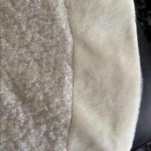 Wondershop by Target large white and silver tree skirt